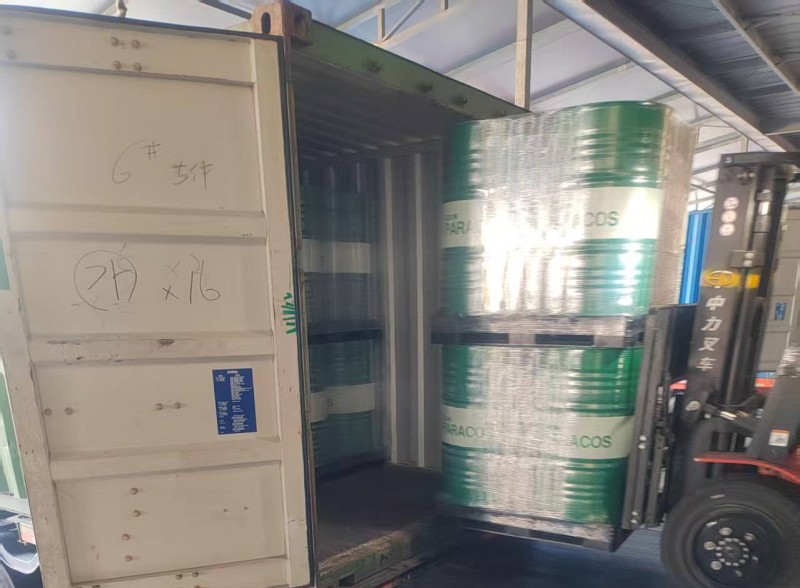 進口食品級白油卸貨現(xiàn)場.jpg 進口食品級白油卸貨現(xiàn)場.jpg